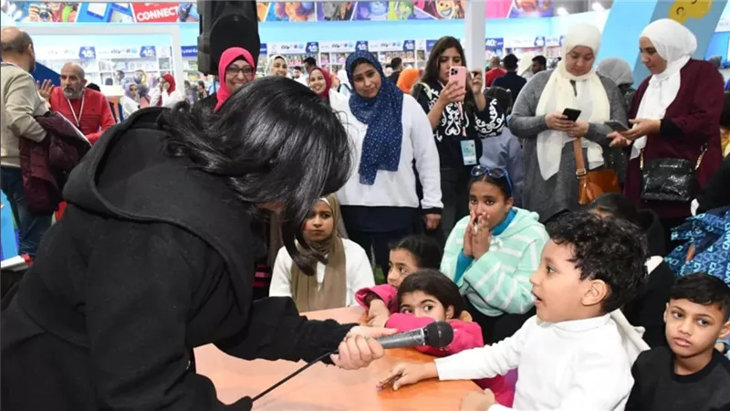 ليلى والكتاب السحرى تلفت أنظار أطفال معرض الكتاب