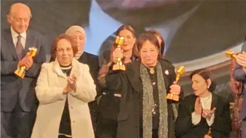أحمد المسلماني يكرم سميرة عبد العزيز ويعلن عودة برنامج قال الفيلسوف