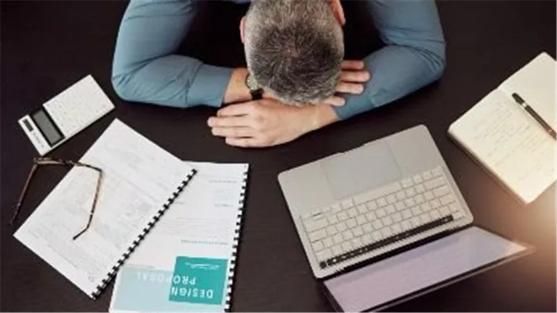 هل تعاني من الإرهاق المستمر؟.. اكتشف علامات الاحتراق الوظيفي قبل فوات الأوان