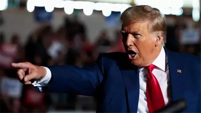 ترامب يوجه تهديدًا لإيران عقب الهجوم على الأردن ويكشف موقف العراق