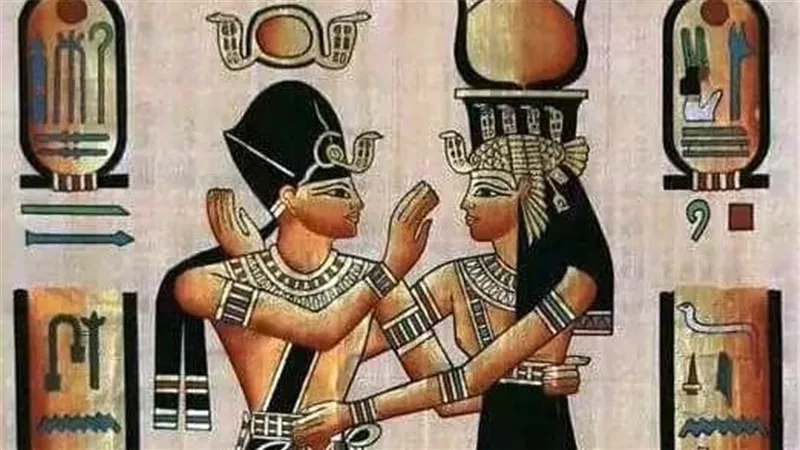 بمناسبة عيد الحب.. قصص الحب والحنان عند الفراعنة على ورق البردى 