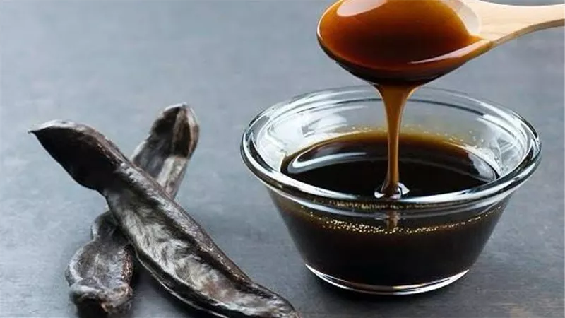 دبس الخروب.. الفوائد الصحية لكنز رمضان الذي لا غنى عنه