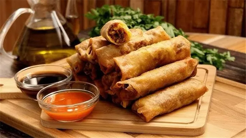بكوب دقيق واحد.. حضّري قطع السبرينج رول في 10 دقائق فقط 