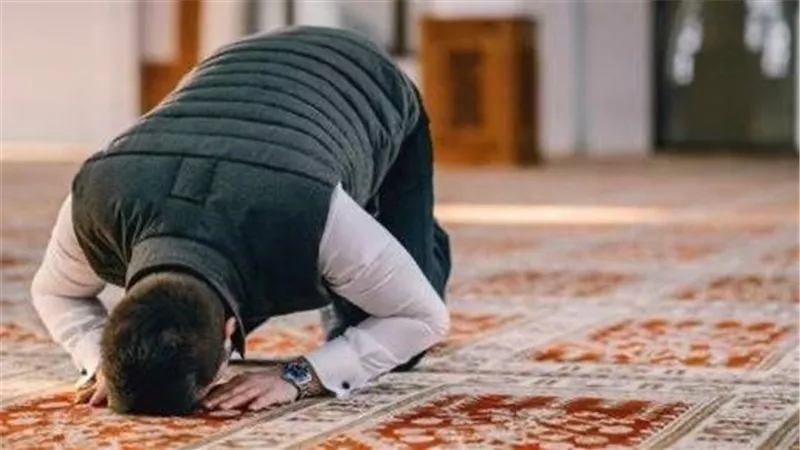المفتي يحسم الجدل هل يقبل صيام من لا يصلي؟