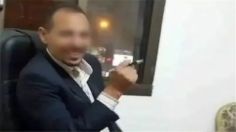 حياة مزيفة على فيسبوك.. استشاري نفسي يوضح كيف خدع سفاح المعمورة متابعيه؟