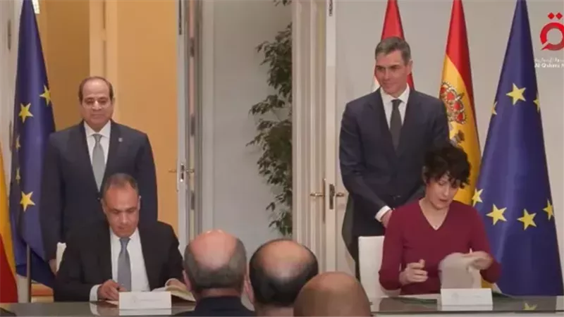 السيسي: أدعو المجتمع الدولى لتبني خطة إعمار غزة دون تهجير الشعب الفلسطيني