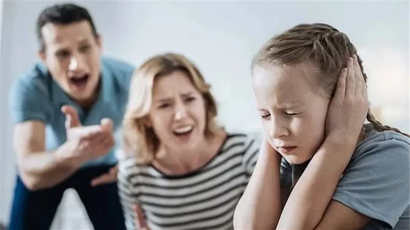 هل يؤثر الصراخ على الطفل في بناء شخصيته وثقته بنفسه؟