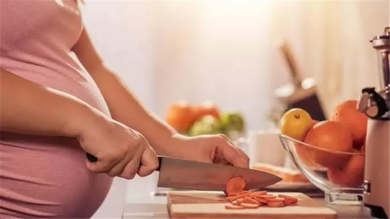 هل على الحامل والمرضع صيام رمضان؟.. علماء الفتوى يجيبون