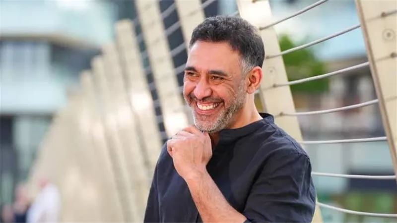 أخرهم عمرو مصطفى.. رحلة أبرز المشاهير المحاربين لمرض السرطان 