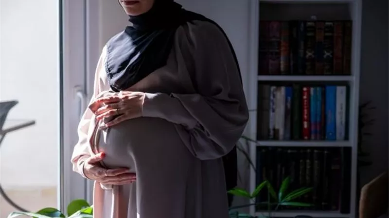متى يجوز الإفطار ومتى يكون واجبًا للحامل في رمضان؟.. الإفتاء توضح