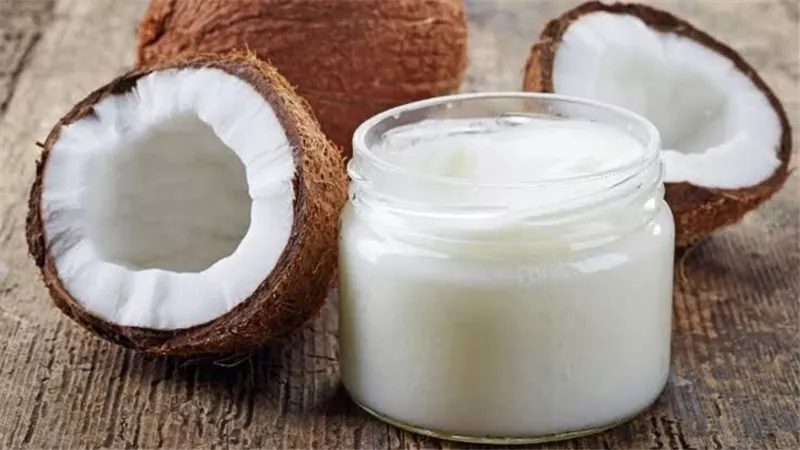 طرق طبيعية لترطيب البشرة بسهولة.. من زيت جوز الهند إلى شرائح الخيار