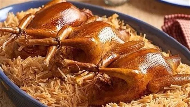 للعزومات الرمضانية.. طريقة تحضير الحمام المحشي بالأرز خطوة بخطوة