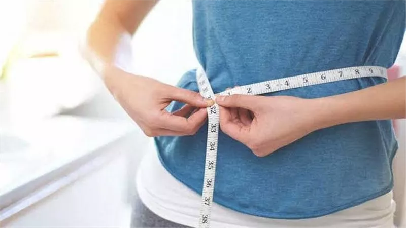ممارسة الرياضة وتجنب الإفراط في الأكل.. عادات غذائية صحية برمضان