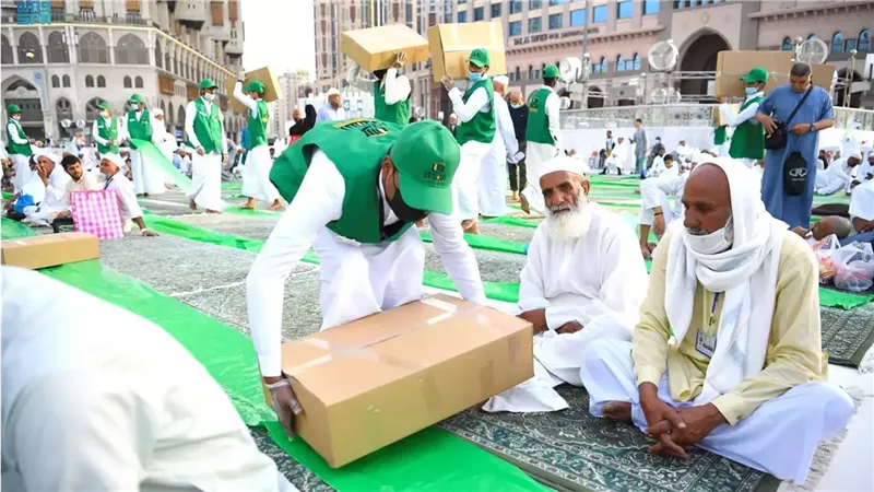 شؤون الحرمين: تقديم 5.6 مليون وجبة إفطار للزائرين خلال شهر رمضان المبارك