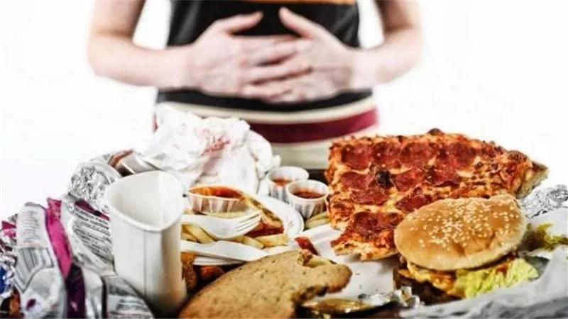 عادات خاطئة في رمضان تضر بصحتك.. ابتعد عنها فورًا