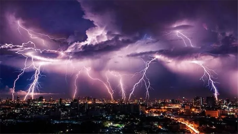 دعاء الرعد ورؤية البرق.. سبحان الذي يسبح الرعد بحمده والملائكة من خيفته