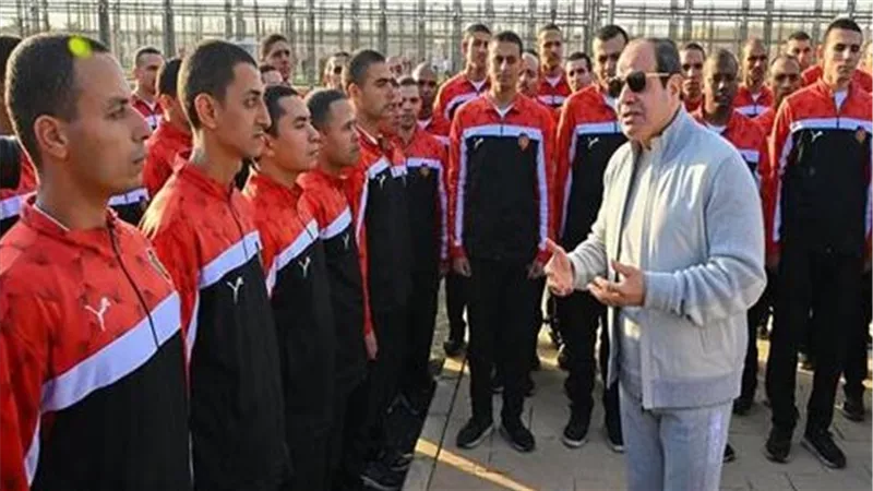 الرئيس السيسي يهنئ طلاب الأكاديمية العسكرية بحلول شهر رمضان المبارك