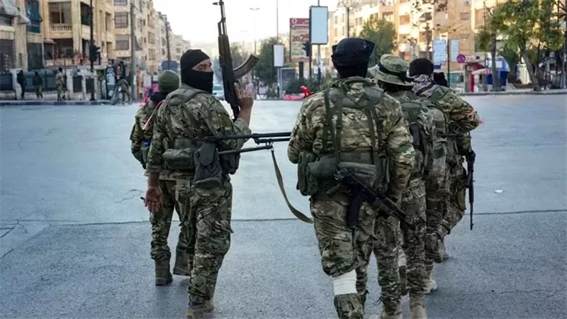 مصدر أمني: كشف مقبرة جماعية تضم عددا من عناصر الشرطة باللاذقية