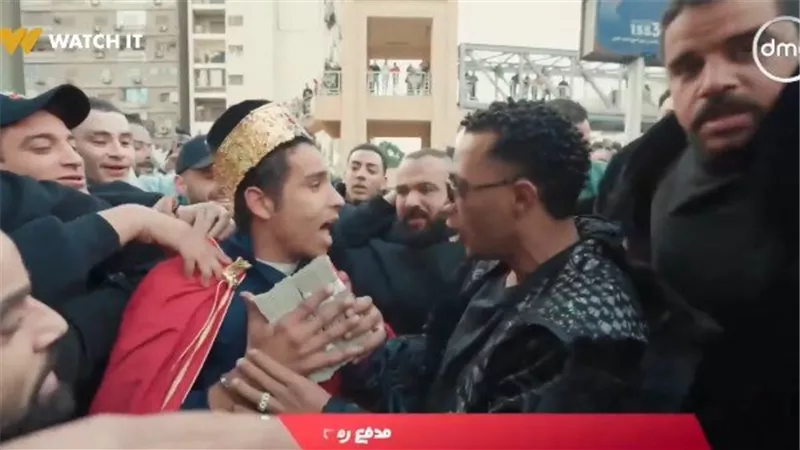 الاسم المميز.. محمد رمضان يهدى مواطن 100 ألف جنيه من مدفع رمضان