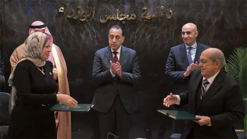 رئيس الوزراء يشهد مراسم توقيع بروتوكول تعاون بين التعليم والعربي للطفولة