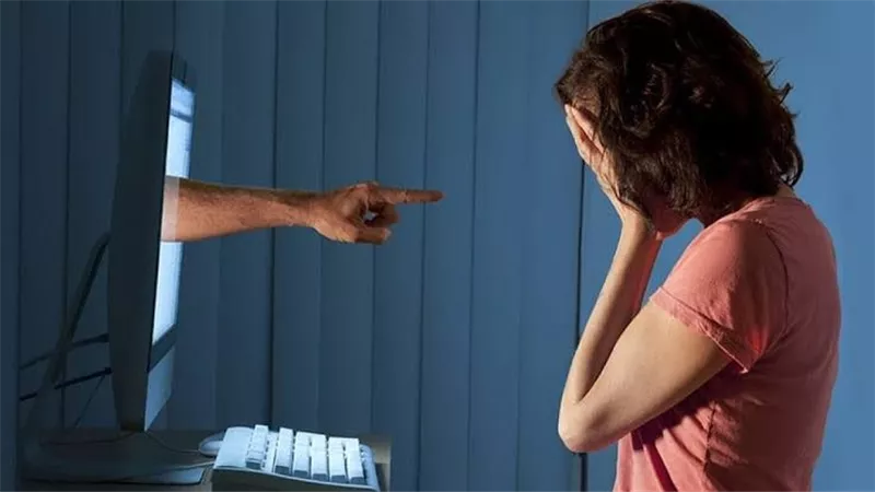 على نهج مسلسل أثينا.. كيف تحمي نفسك من فخ الابتزاز الإلكتروني؟ 