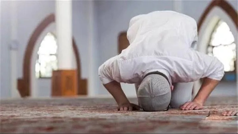 هل يجوز قضاء صلاة العشاء في النهار؟.. أمين الفتوى يوضح الحكم الشرعي