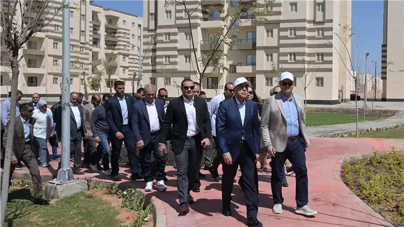 رئيس الوزراء فى جولة تفقدية لنماذج وحدات «سكن لكل المصريين» بالعاشر