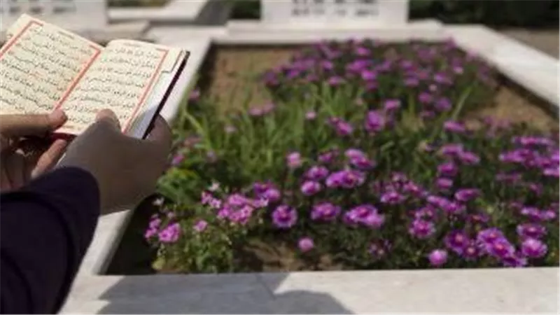 أفضل دعاء للميت 16 رمضان.. اللهم افرش قبره من فراش الجنة