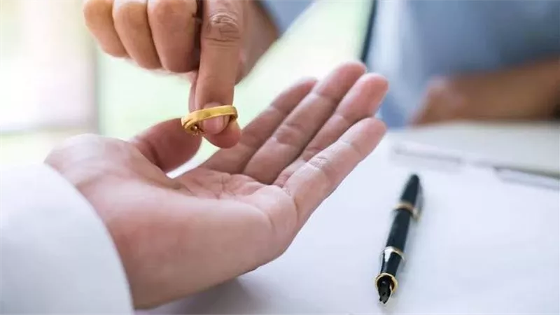 حكم الطلاق عبر الهاتف ووسائل التواصل الحديثة.. المفتي يوضح