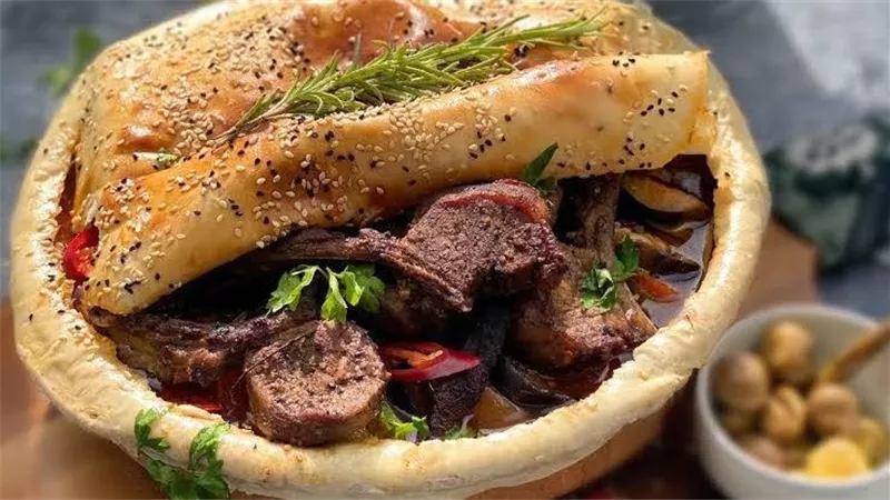 طعم خرافي زي المطاعم.. أسهل طريقة لعمل فخارة دبابيس الدجاج بالعجين