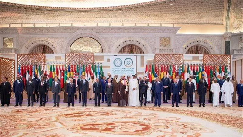 انطلاق القمة العربية الطارئة برئاسة الرئيس السيسي