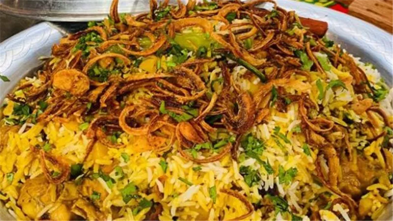 وصفة شهية تغيّر سفرتك في رمضان.. طريقة عمل الزربيان العدني بسهولة