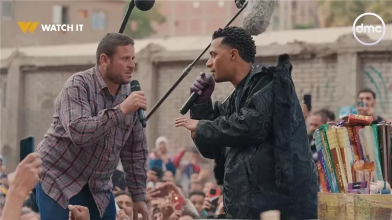 محمد رمضان يهدي بائع سِبح 100 ألف جنيه من مدفع رمضان