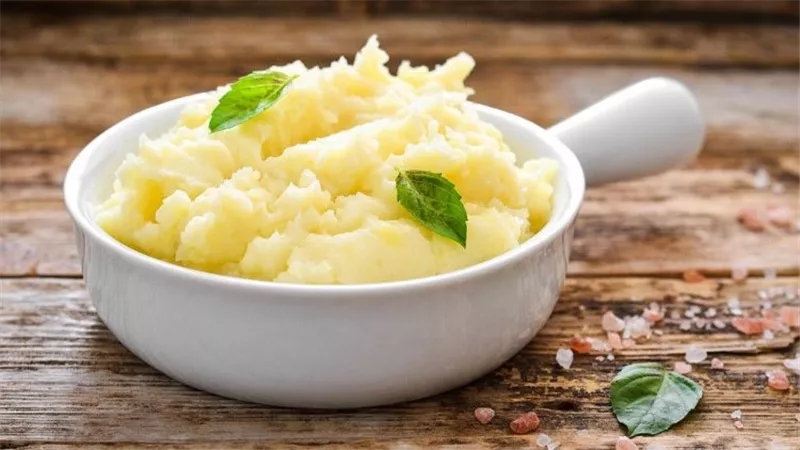 مُغذي ومُشبع.. طريقة عمل البطاطس بيوريه لسحور مميز