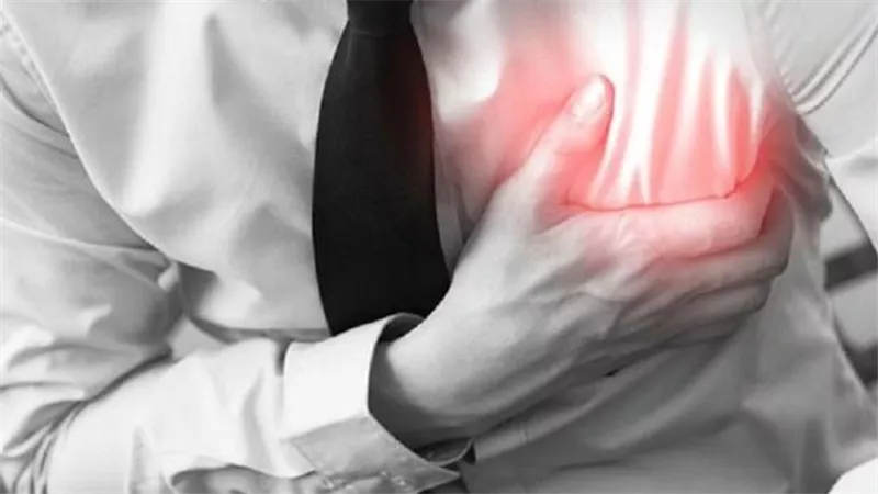 لا تتجاهليها أبداً.. علامات مشاكل القلب بعد انقطاع الطمث