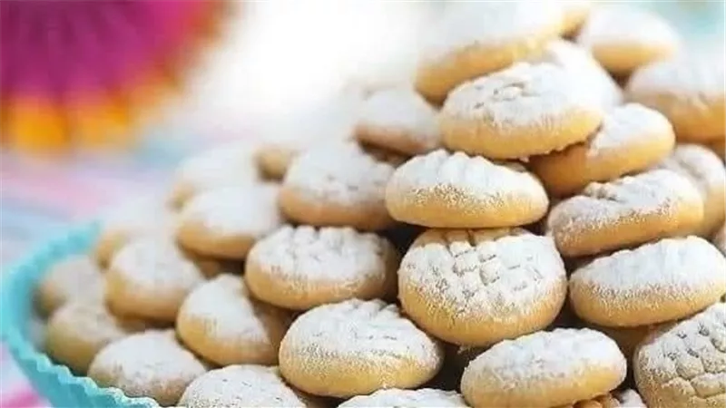 تحذير صحي.. هذا ما تفعله حبات من الكحك بجسمك في العيد؟