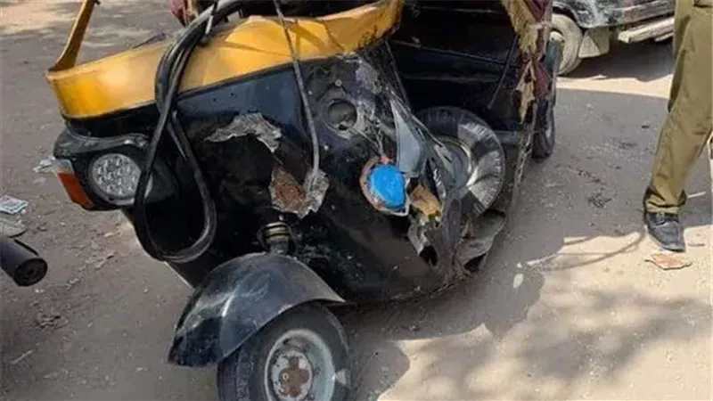 خلافات على أولوية المرور وراء مشاجرة بين سائقي توك توك بالجيزة