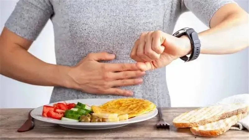 كيف يؤثر وقت العشاء على مقاومة الأنسولين؟.. تعرف على التوقيت المثالي