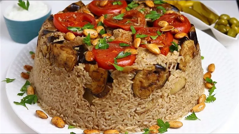 وصفة شهية وسهلة.. خطوات تحضير المقلوبة على الطريقة العربية