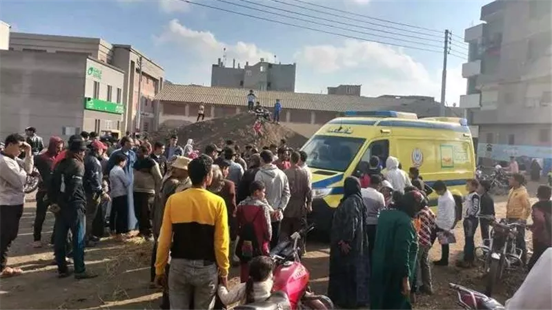 حادث جديد بالبحيرة.. سيارة أجرة تصطدم بتريلا وتصيب 8 أشخاص