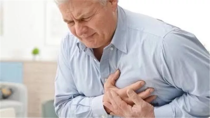 ما يجب فعله فورًا عند حدوث نوبة قلبية.. نصائح ذهبية للإسعاف الأولي