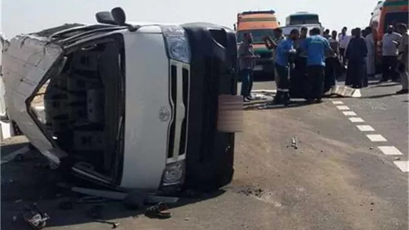 طريق الموت يضرب مجدداً.. حادث دموي جديد يصيب العشرات في الفيوم