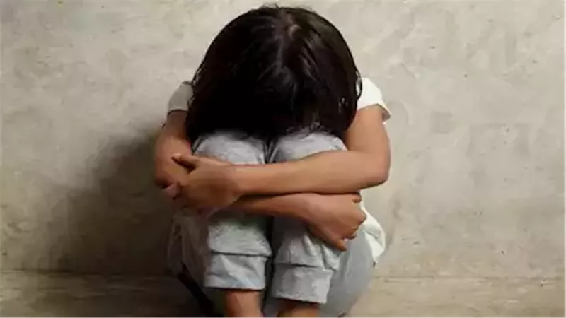 لإشباع رغبة شيطانية.. شاب تسلل لـ مدرسة ابتدائية وهتك عرض طفلة بالمرج
