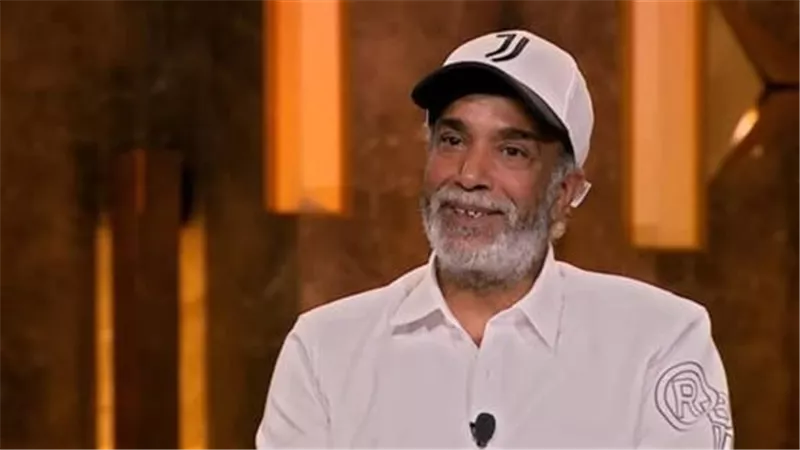 «وداع مبكي لنجم الضحكة».. انهيار زوجة سليمان عيد في جنازته