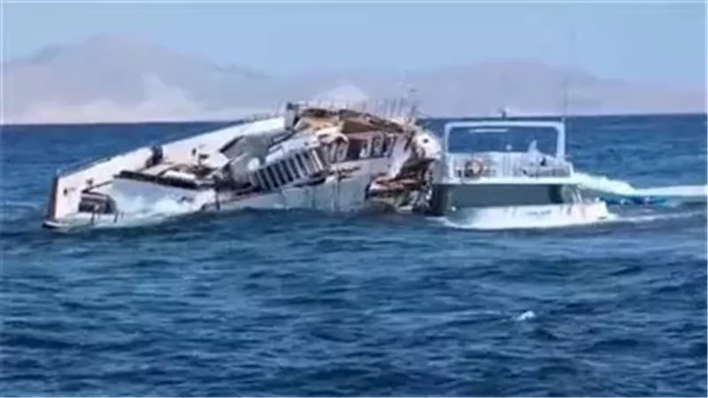 «فاير بيرد» يشعل القلق في البحر الأحمر.. وفرق الإنقاذ تتدخل