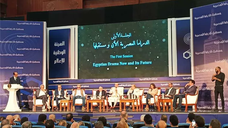 محمد صبحي يفتح النار على «ورش الكتابة».. أهدرت قيمة الدراما المصرية