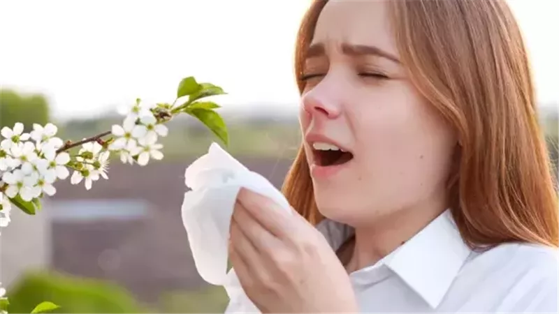 ودع زكام الربيع والعطس المزعج.. بمكملات وفيتامينات تحميك من الحساسية في موسمها