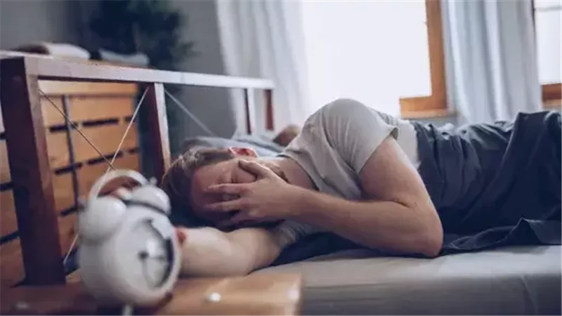 تشعر بالتعب والإرهاق طوال اليوم؟ جرّب هذه الحلول الفعّالة لاستعادة طاقتك