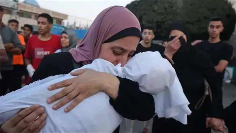 17 شهيدًا في غزة منذ فجر اليوم جراء الغارات الإسرائيلية المتواصلة