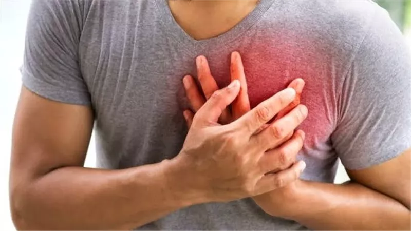 لماذا يتسارع قلبك فجأة؟ ..أسباب غير مرضية قد تفاجئك